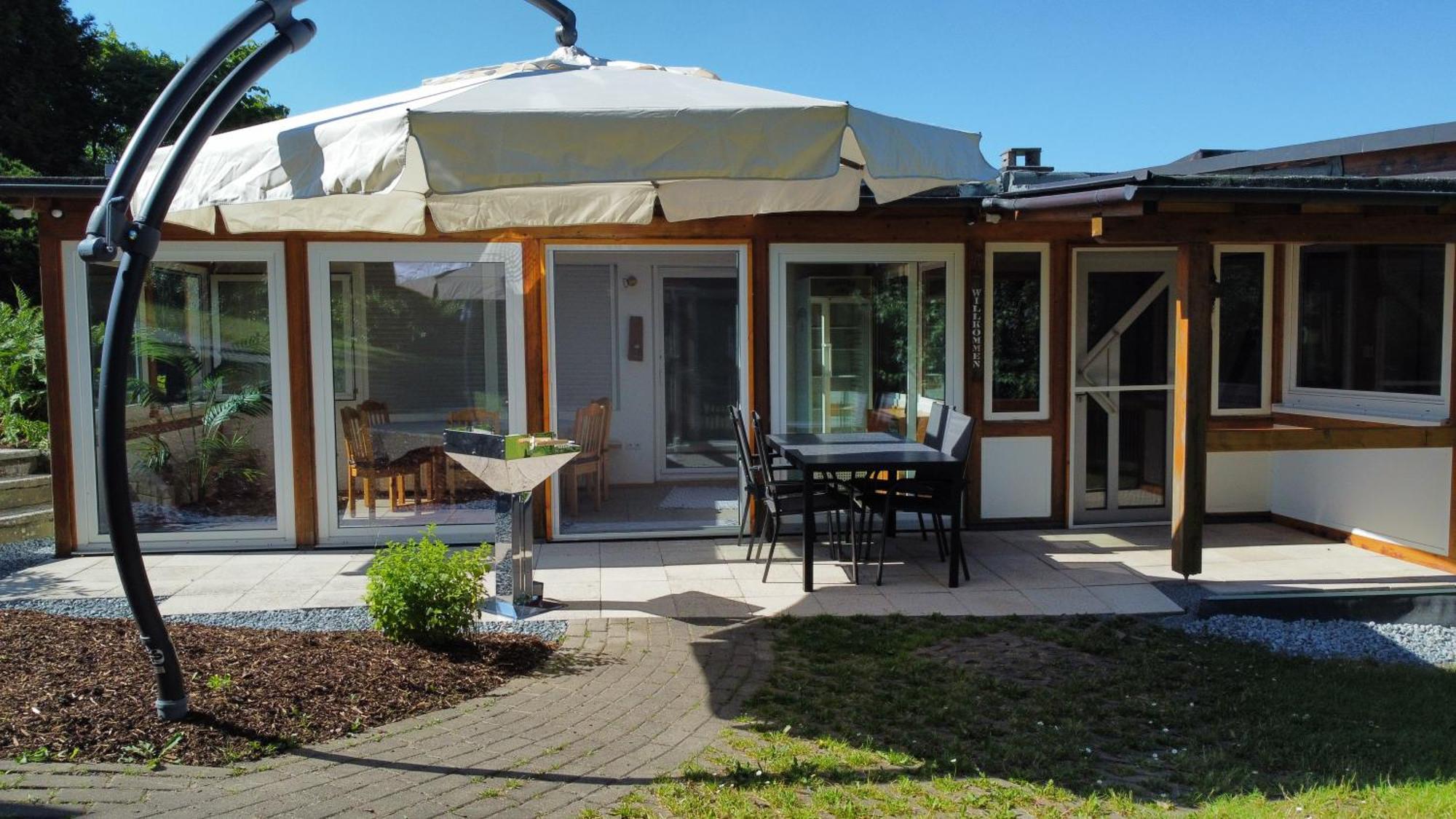 Ferienhaus Berghausen Am Hennesee Meschede Esterno foto